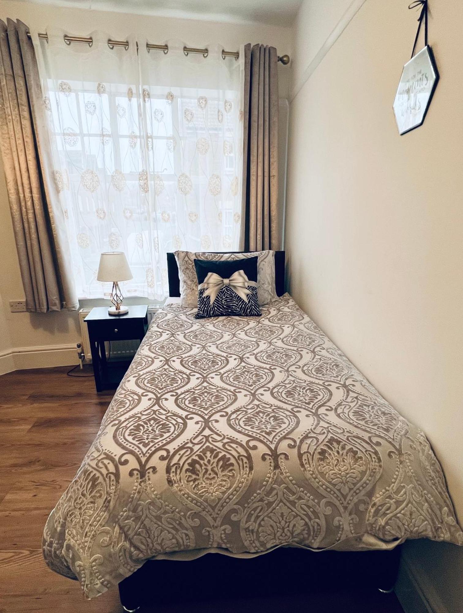 Large Family-Friendly 2Bd Glastonbury Retreat, Sleeps 5 エクステリア 写真