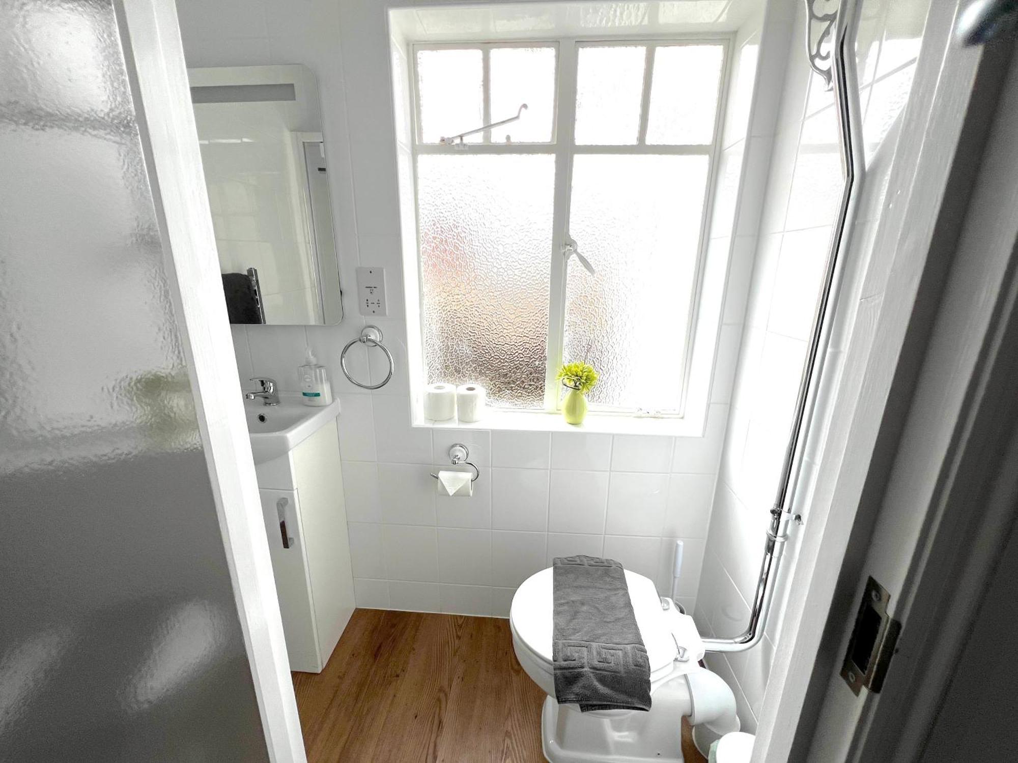 Large Family-Friendly 2Bd Glastonbury Retreat, Sleeps 5 エクステリア 写真
