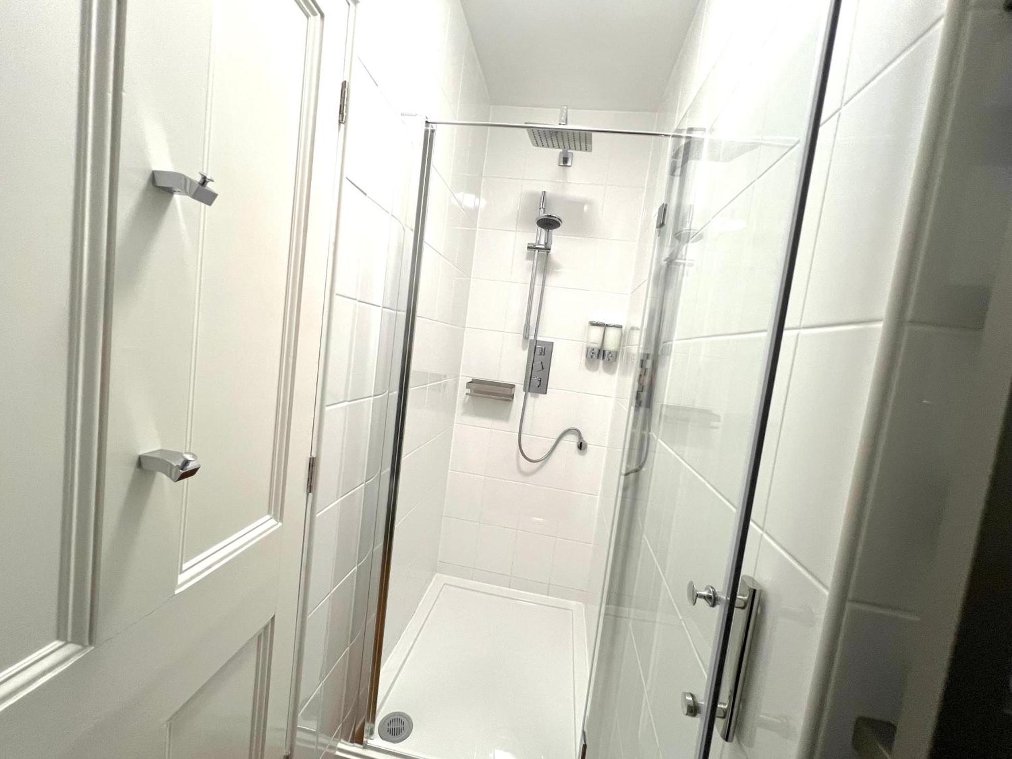Large Family-Friendly 2Bd Glastonbury Retreat, Sleeps 5 エクステリア 写真